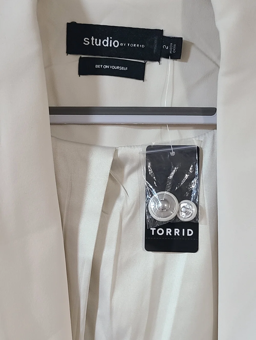 torrid Soho Studio Refined Crepe Blazer Cream Shawl Collar Blazer *Nwt* - Picture 12 of 16